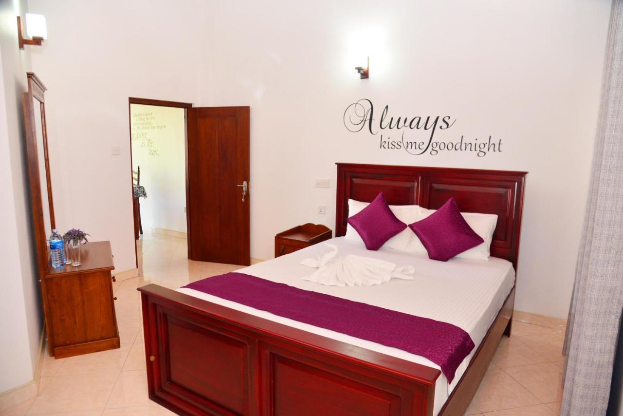 Cinnamon Holiday Inn Hikkaduwa Bagian luar foto