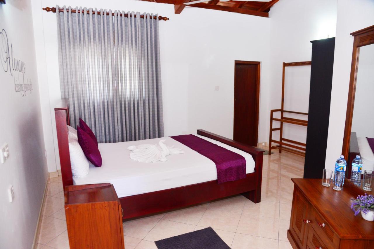 Cinnamon Holiday Inn Hikkaduwa Bagian luar foto